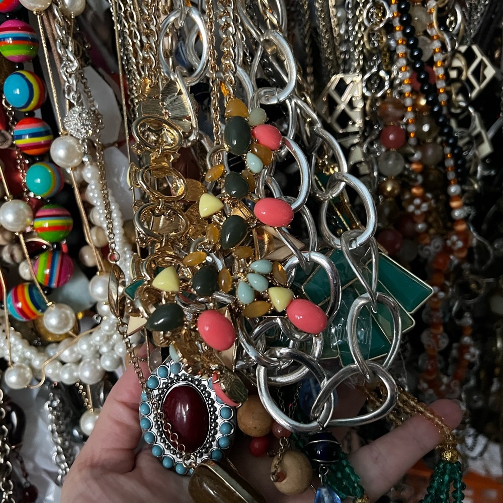 3Lbs of Necklaces Vintage to now . All wearable. ‼️A few bundles available ‼️ - Picture 2 of 11